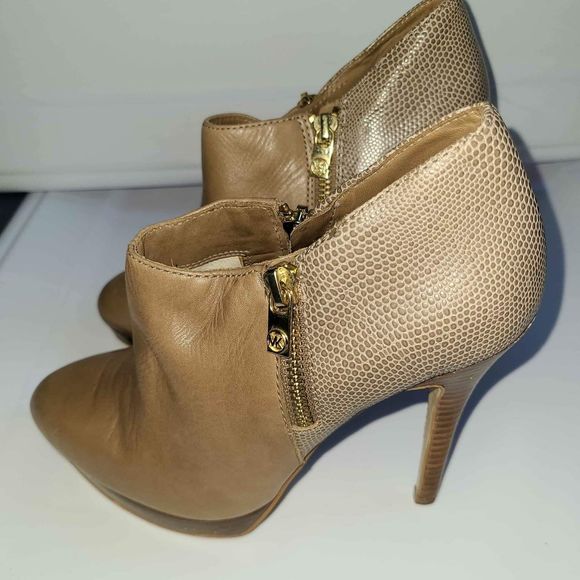 Michael Kors MK Designer High Heel Booties Ankle Tan Boots Size 7 - Picture 3 of 9
